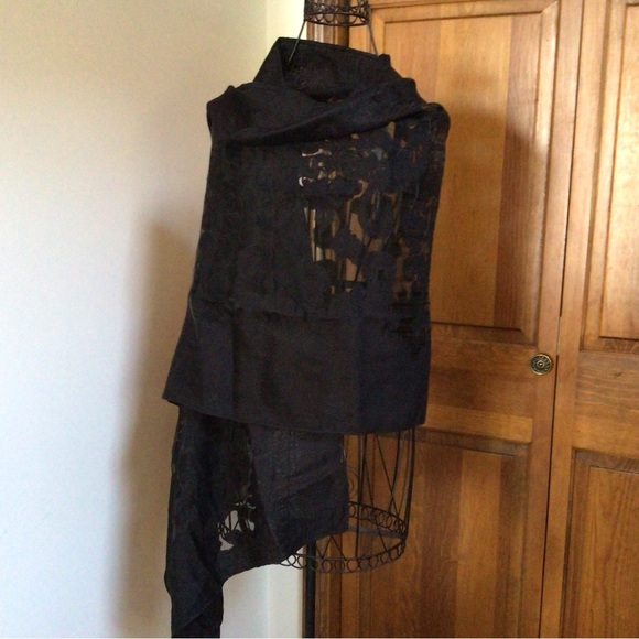 Viscose/Cotton/Silk Scarf 72”x26” - Picture 4 of 9